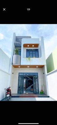 nhà lầu ngay chợ