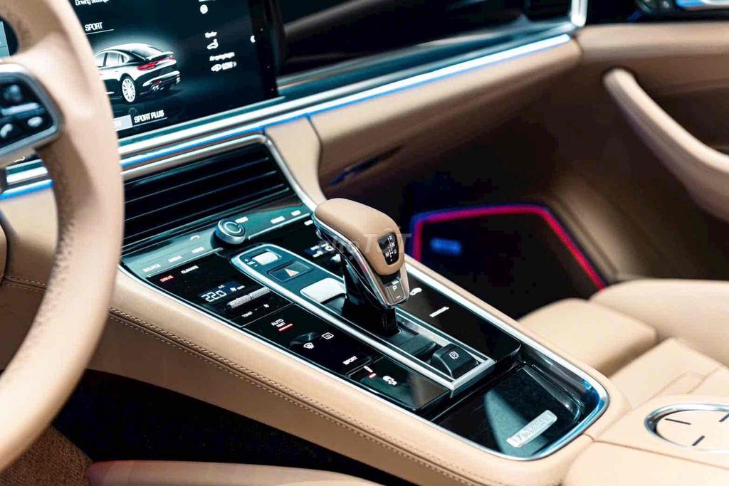 LONG ANH AUTO về Porsche Panamera model 2018. Mua bán Ô tô tại Quận 7 Tp Hồ Chí Minh được đăng bởi LongAnh AuTo  hình 13