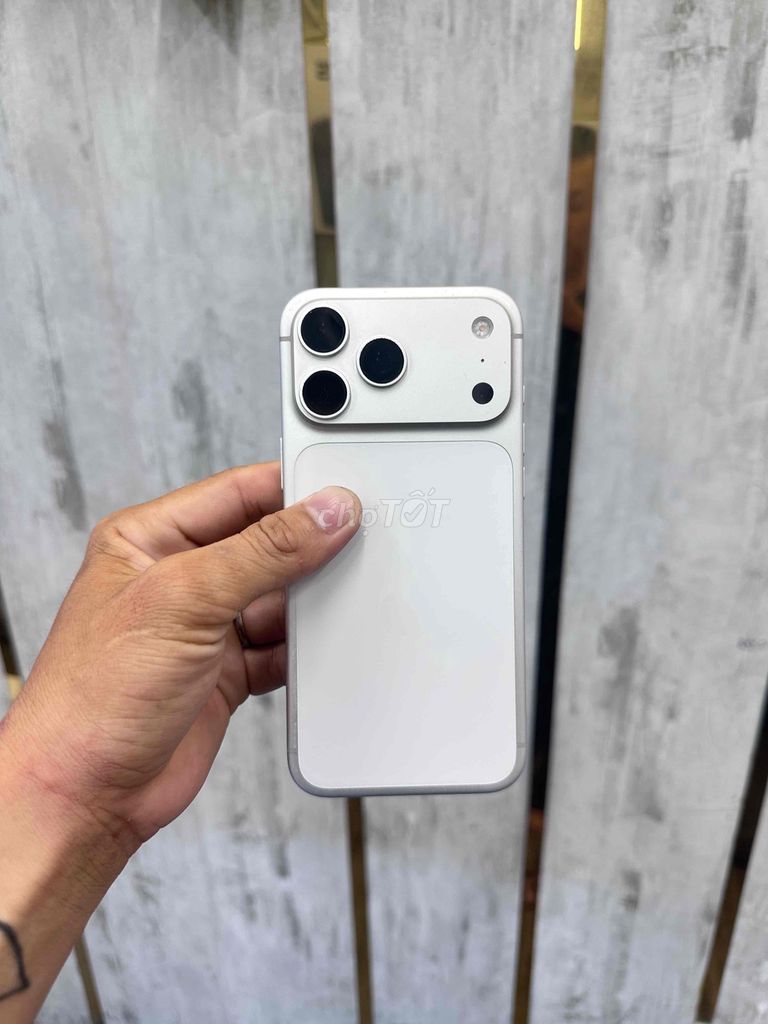 Apple iPhone 17 Pro Max 256GB Trắng Cận 98%. Mua bán Điện thoại tại Thành phố Thủ Dầu Một Bình Dương được đăng bởi Phong Le hình 1