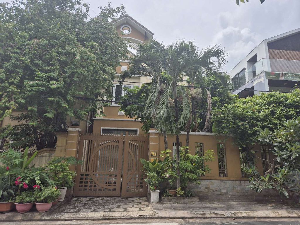 Rent · 5 bd · 200 м² · Huyện Bình Chánh, ул. Bình Hưng