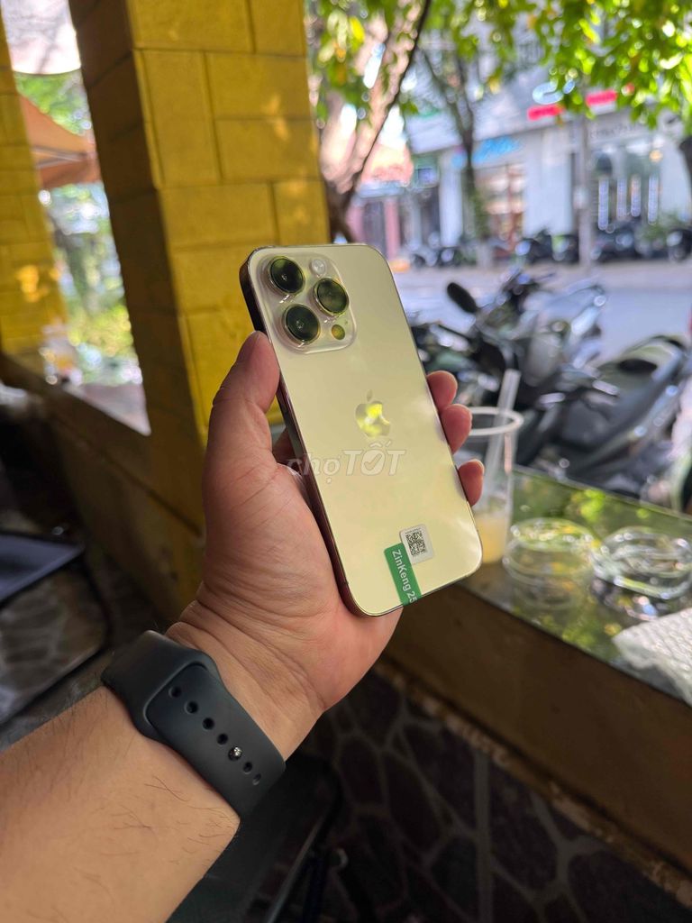 Apple iPhone 14 Pro 256GB Vàng 98% zin. Mua bán Điện thoại tại Thành phố Biên Hòa Đồng Nai được đăng bởi Vinh Trần hình 1