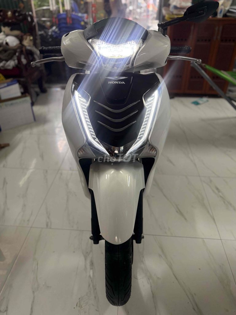 Honda SH 125 2019 Sporty Trắng đen GÓP CẦN CCCD. Mua bán Xe máy tại Quận Ninh Kiều Cần Thơ được đăng bởi XE MÁY HOÀNG YẾN hình 14