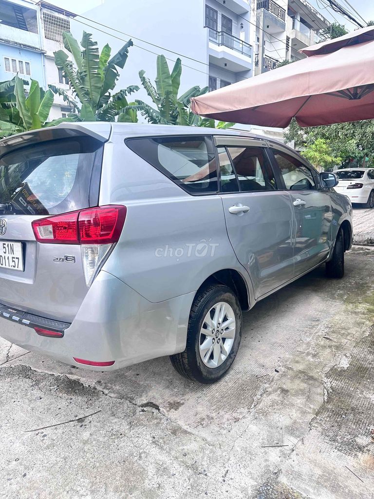 Toyota Innova G 2018 Серебристая бензиновая 7-местная
