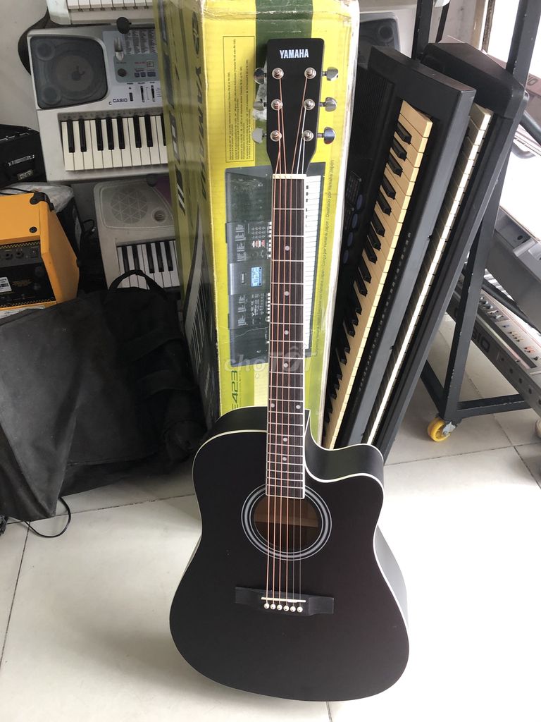 0828925030 - Đàn guitar yamaha màu đen có eq C5L