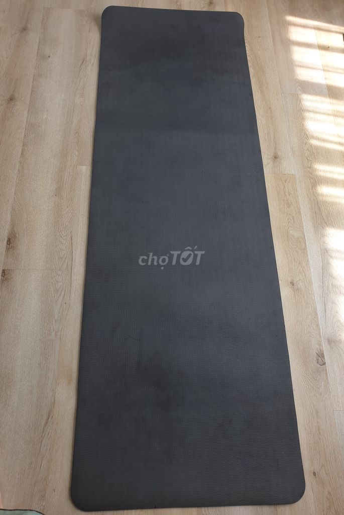 Thảm yoga đơn giản, còn mới, đẹp