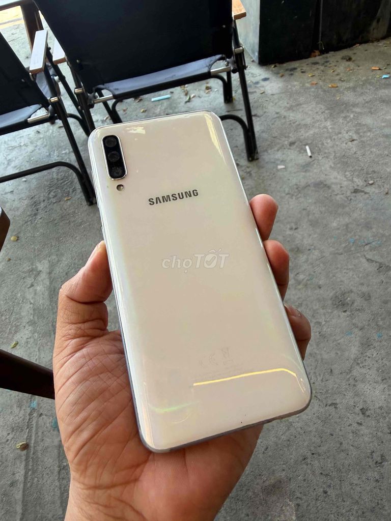 Samsung A50 4GB/64GB Trắng. Mua bán Điện thoại tại Quận Cẩm Lệ Đà Nẵng được đăng bởi Mylinh hình 1