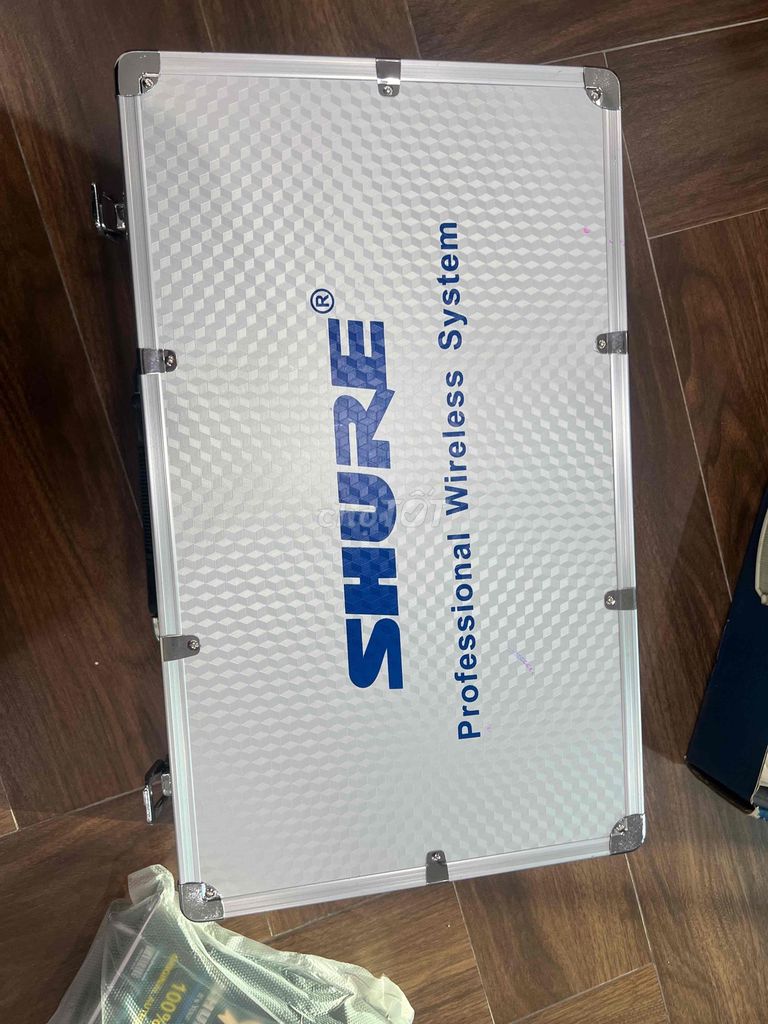 Micro Shure  Bạc Hộp nhôm. Mua bán Tivi, Âm thanh tại Quận Cầu Giấy Hà Nội được đăng bởi tuấn anh hình 1