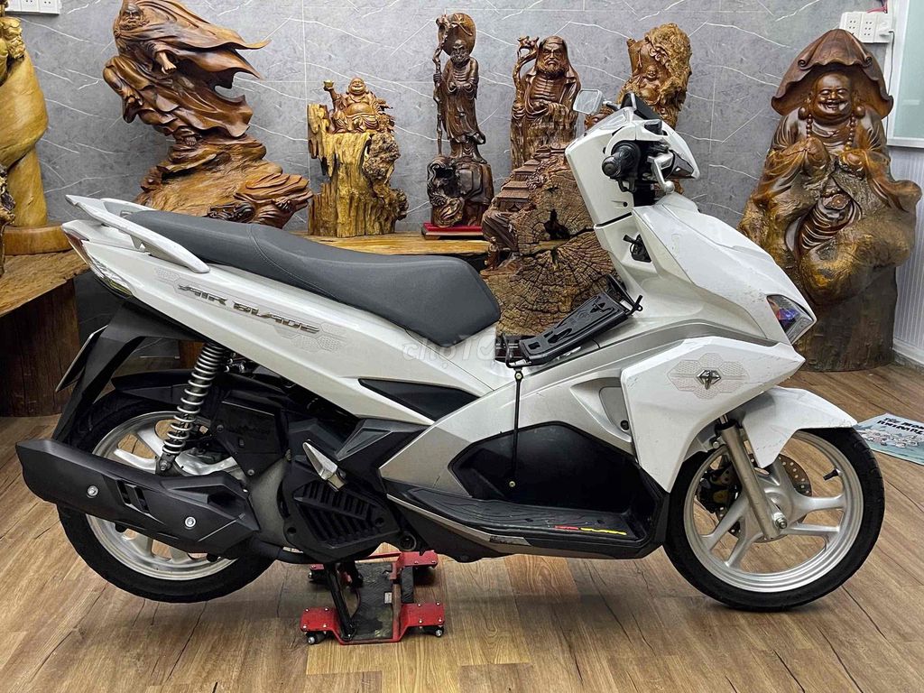 Honda Airblade с номерами SG, красивый байк, родной мотор