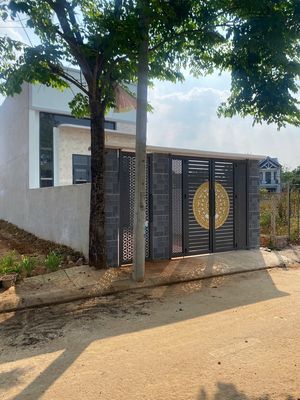 Bán cắt lỗ căn nhà 1 trệt 1 lầu mới 100% gần nhà thờ Lộc Hòa -Tây Hòa