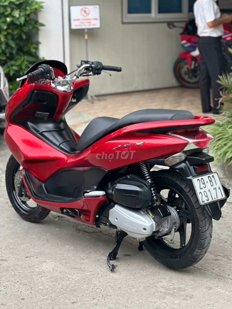 Honda PCX màu đỏ 2013 cần tiền bán gấp. Mua bán Xe máy tại Quận Nam Từ Liêm Hà Nội được đăng bởi E Hằng hình 3