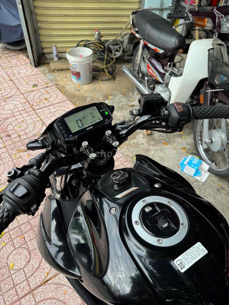 Suzuki Gsx S150 2017 máy zin biển thành phố. Mua bán Xe máy tại Huyện Bình Chánh Tp Hồ Chí Minh được đăng bởi Phong Vũ hình 6