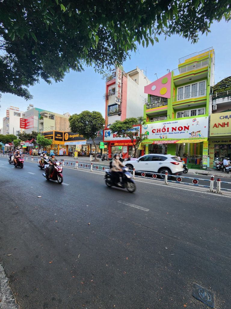 Nhà mặt tiền Khuôn Việt 2 Lầu cần bán gấp giá thương lượng