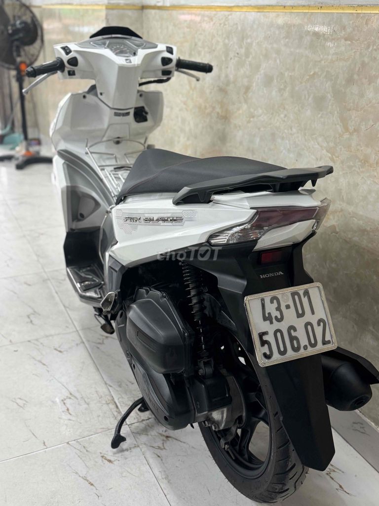 AB 125 trắng đen máy rin xe cực kỳ đẹp. Mua bán Xe máy tại Quận Sơn Trà Đà Nẵng được đăng bởi Minh Dũng bán trả góp 136 vân đồn  hình 3