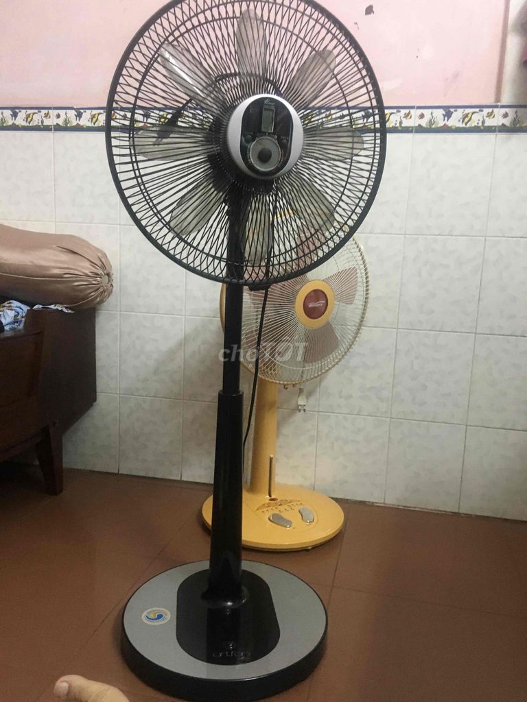 Quạt đứng Hàn Quốc Đa màu Đã sử dụng. Mua bán Quạt tại Quận 10 Tp Hồ Chí Minh được đăng bởi Khanh hình 1