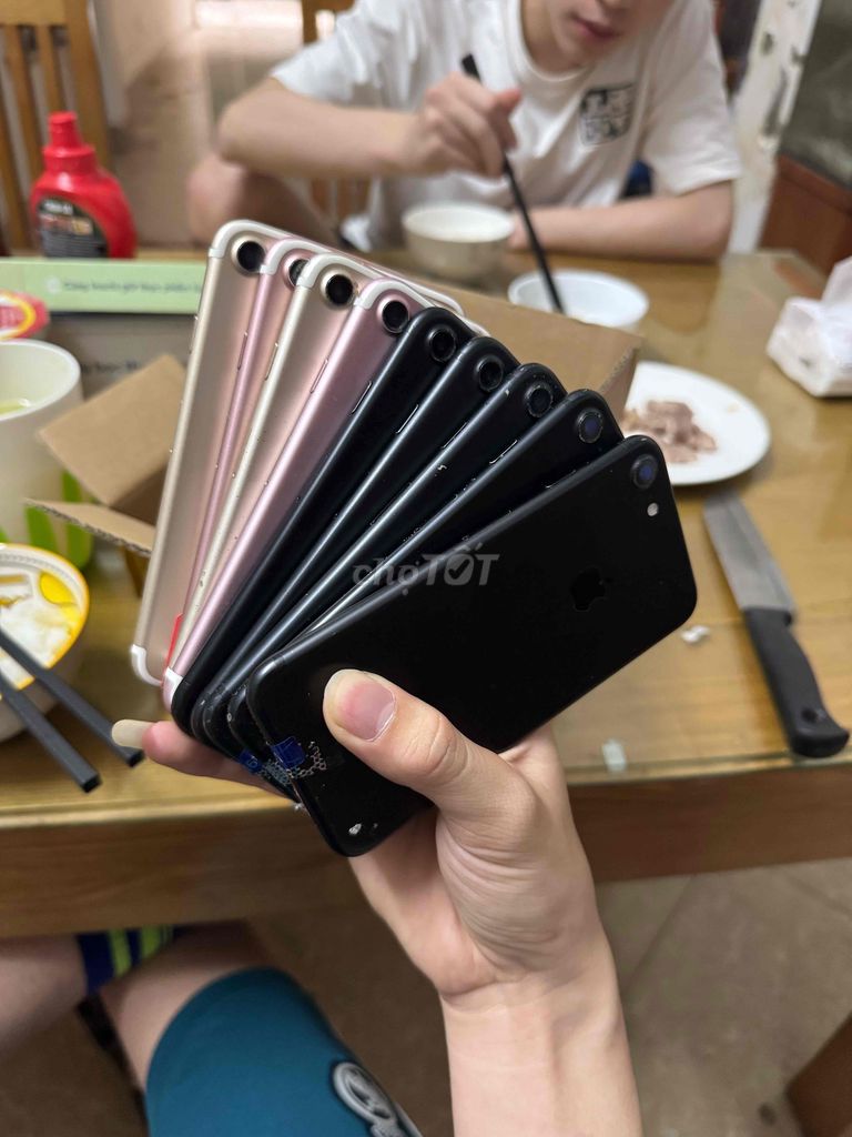 Apple iPhone 7 32GB Đen Quốc tế. Mua bán Điện thoại tại Quận Thanh Xuân Hà Nội được đăng bởi Huỳnh Đức hình 1