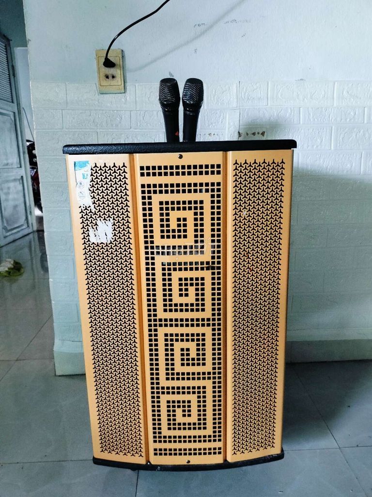 Loa karaoke Vàng, Đen 2 micro. Mua bán Tivi, Âm thanh tại Quận Ngũ Hành Sơn Đà Nẵng được đăng bởi Đôi Mắt Màu Nắng hình 1