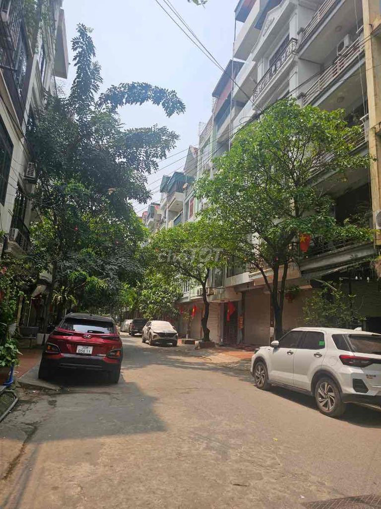 CHO THUÊ NHÀ PHÂN LÔ HOÀNG QUỐC VIỆT Ô TÔ TRÁNH 65M 5 TẦNG 20 TRIỆU
