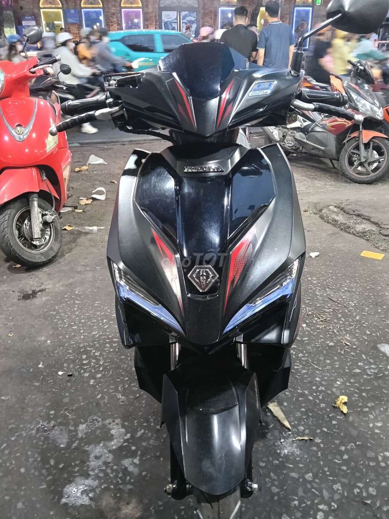 Xe nhãn hiệu Honda là xe tay ga màu đen. Mua bán Xe máy tại Quận Bình Tân Tp Hồ Chí Minh được đăng bởi phuc hình 7