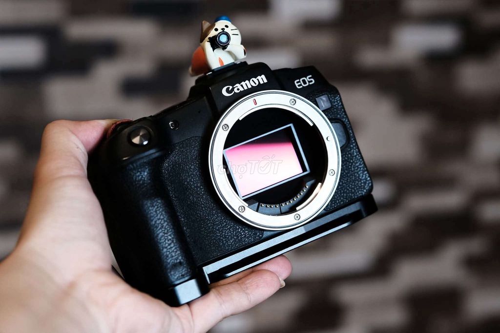 Máy ảnh Canon RP Đen kèm grip thép xịn sò 💋. Mua bán Máy ảnh, Máy quay tại Quận 10 Tp Hồ Chí Minh được đăng bởi Đại Phong hình 1