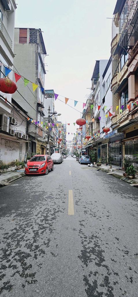 Nhà đẹp lý thường kiệt 45m, 5 tầng , ô tô , kinh doanh, gần metro