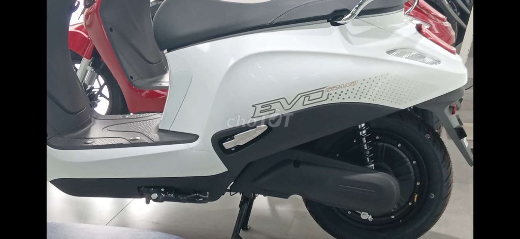 Электроскутер Evo Grand белый 0 км