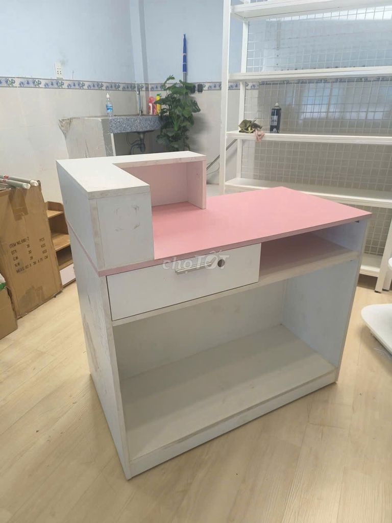 Bàn tính tiền Gỗ Hồng, Trắng Kèm hộc. Mua bán Bàn ghế tại Quận 11 Tp Hồ Chí Minh được đăng bởi Giang Chí Hải hình 1