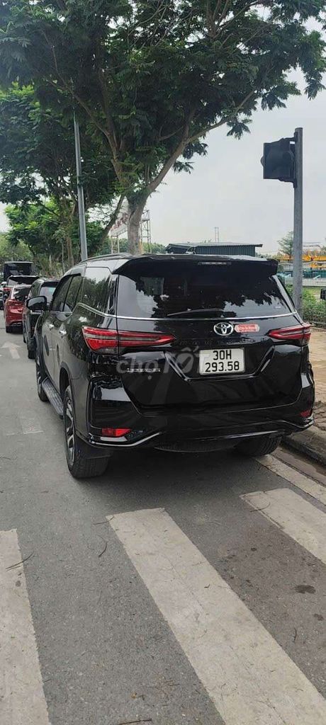 Toyota Fortuner Legender черный