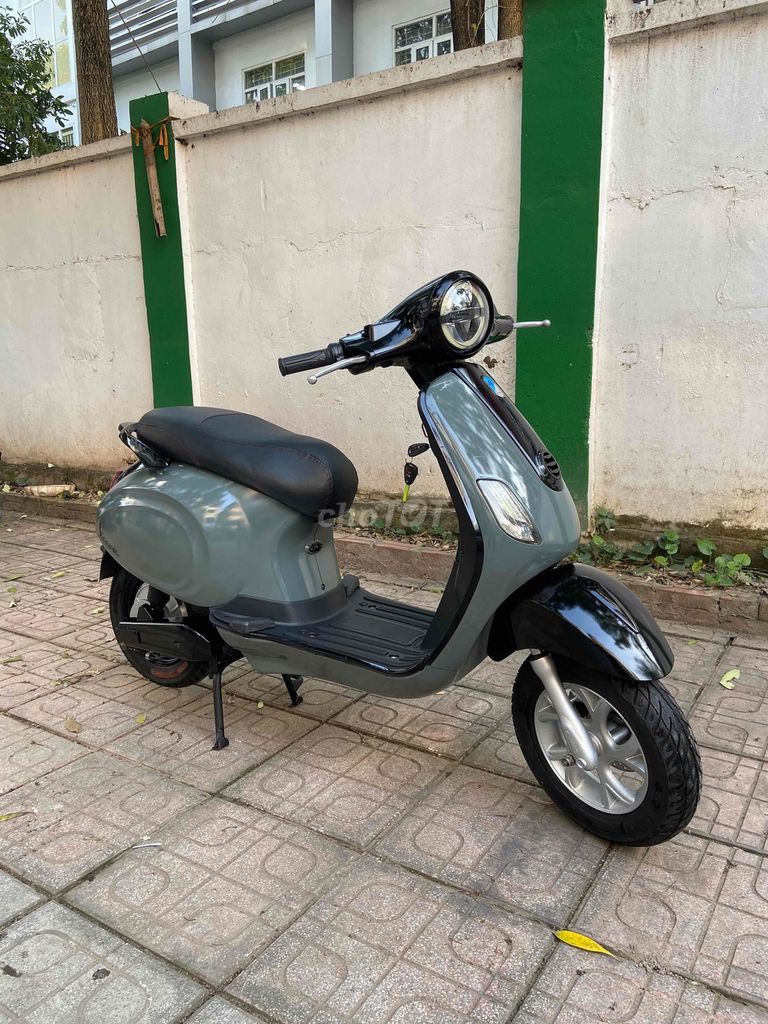 Xe máy điện Vespa màu Xám bình mới 100%. Mua bán Xe điện tại Quận Long Biên Hà Nội được đăng bởi Xe điện Huân Linh hình 4