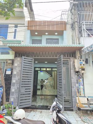 Nhà lầu sổ hồng riêng gần ngã tư Chiêu liêu