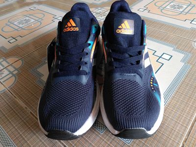 Giày thể thao Adidas màu xanh đen size 44.