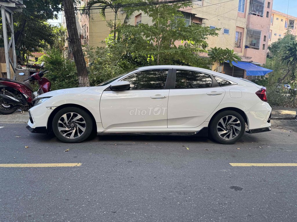 Honda Civic 2019 E 1.8 AT - 47000 km. Mua bán Ô tô tại Quận Hải Châu Đà Nẵng được đăng bởi Ngô Phi Đạt hình 3