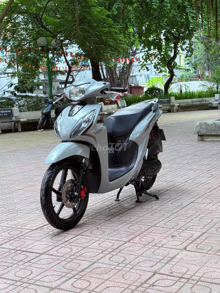Honda Vision Спортивная 2024 Цвета Серый Цемент, в отличном состоянии