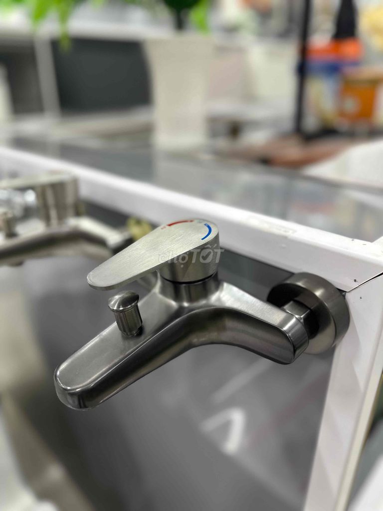 Vòi sen nóng lạnh kim loại. Mua bán Thiết bị vệ sinh, nhà tắm tại Quận 10 Tp Hồ Chí Minh được đăng bởi Ngân Nguyễn hình 1