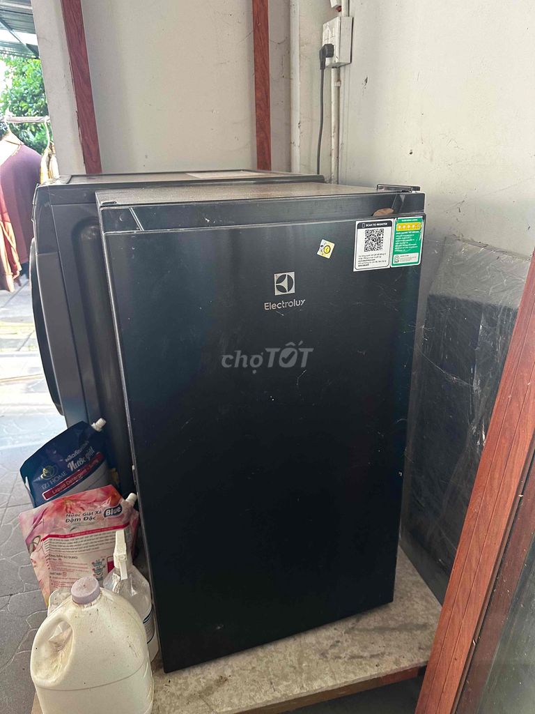Tủ lạnh Electrolux 94L Đen. Mua bán Tủ lạnh tại Quận Bình Thuỷ Cần Thơ được đăng bởi Tramle hình 1