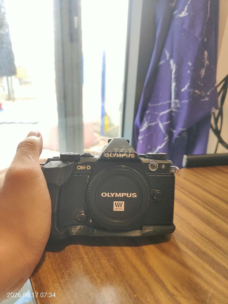 Máy ảnh Olympus OM-D EM5 Mark II Đen. Mua bán Máy ảnh, Máy quay tại Quận 4 Tp Hồ Chí Minh được đăng bởi Phú hình 1