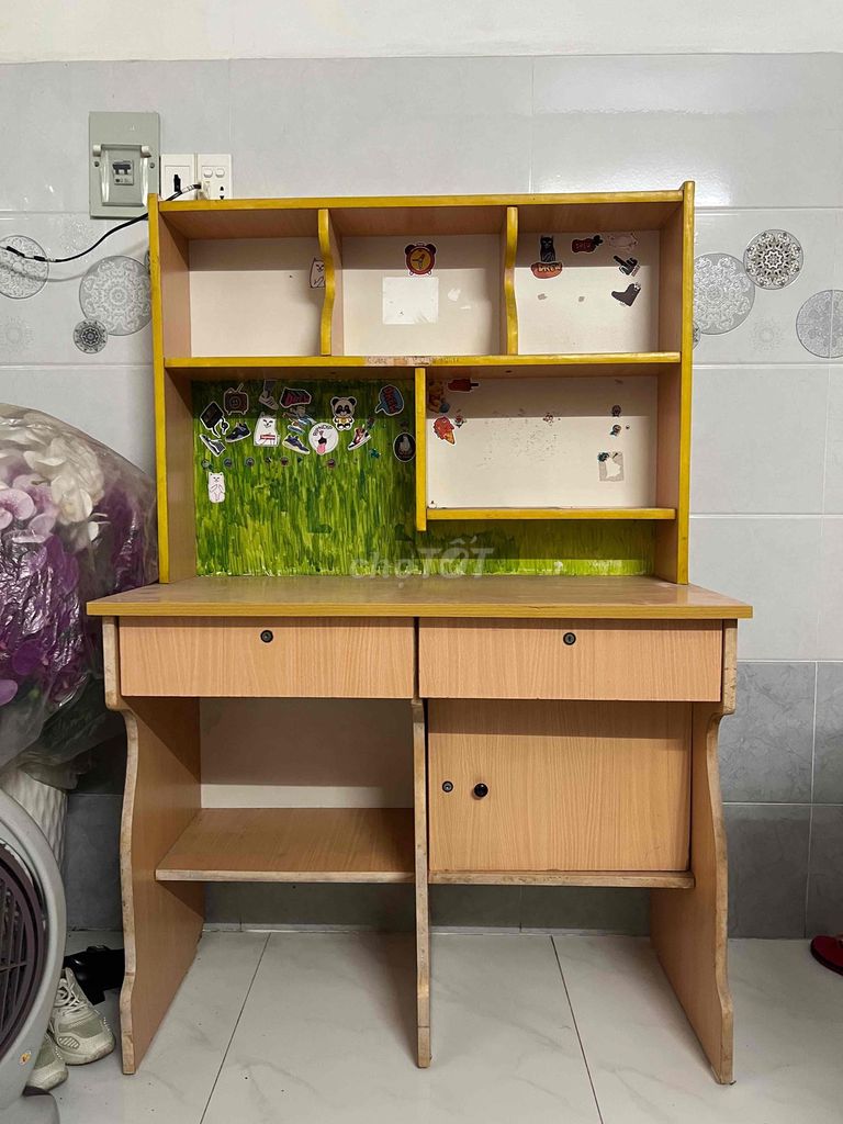 Bàn học gỗ vàng nâu. Mua bán Bàn ghế tại Thành phố Vĩnh Long Vĩnh Long được đăng bởi  Khánh Huy hình 1