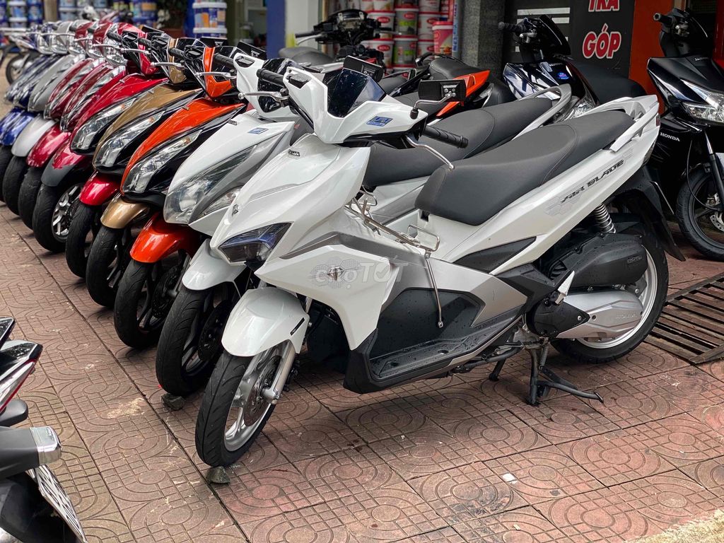 Air Blade trắng, tay ga. Mua bán Xe máy tại Thành phố Pleiku Gia Lai được đăng bởi Xe Máy Nguyễn Vũ Gialai hình 4
