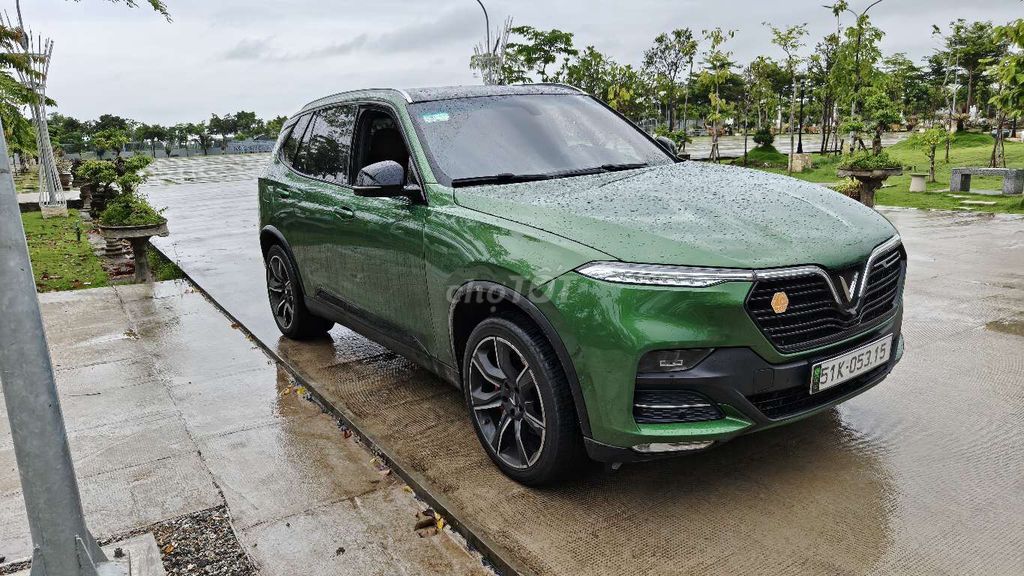 Автомобиль VinFast Lux SA2.0 Premium 2021