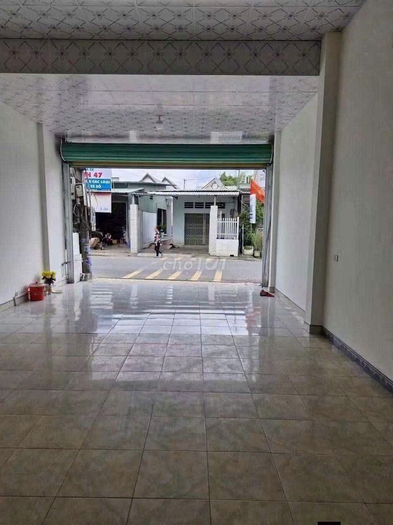 Bán đất mặt tiền kinh doanh có nhà cấp 4, TP. Thủ Dầu Một