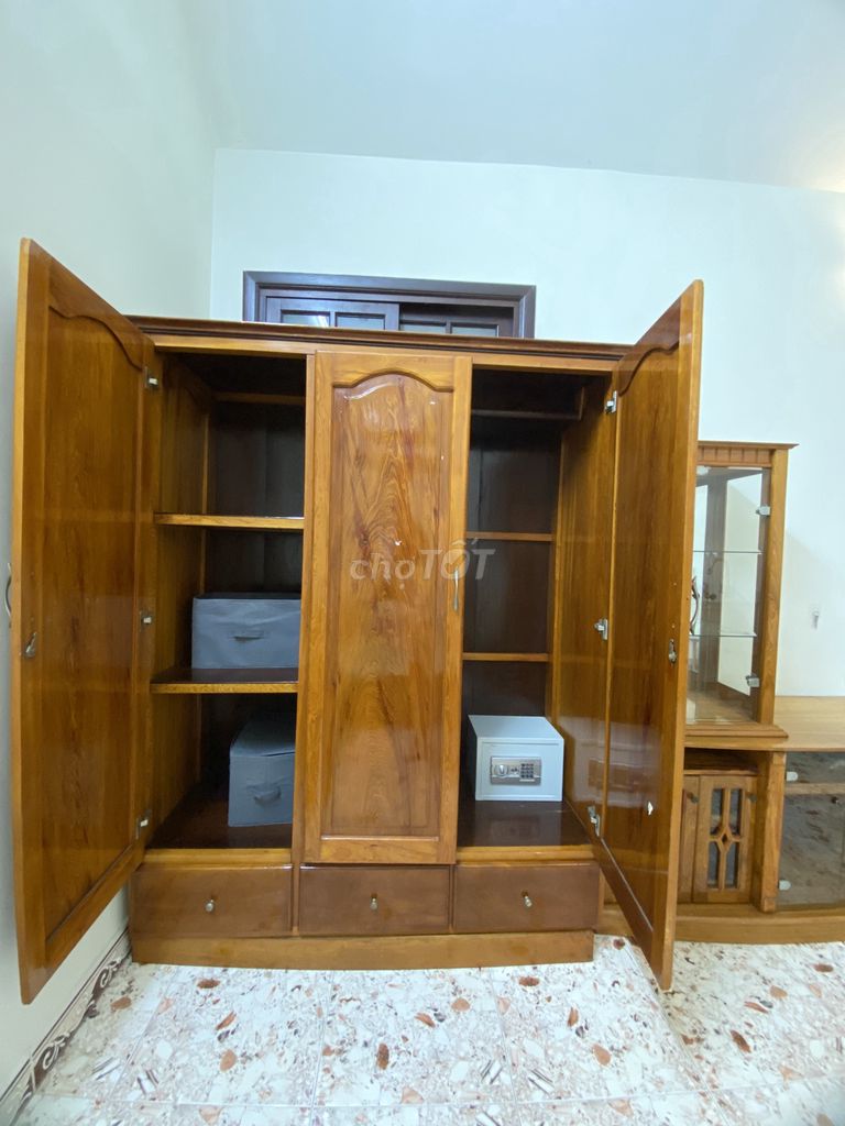 РАЙОН 1 — КОМНАТА 40 м² — БАЗОВАЯ МЕБЕЛЬ — СВОБОДНОЕ ВРЕМЯ