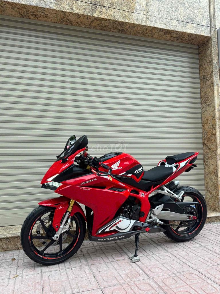 Honda CBR250RR 2021 ABS Красный автомобиль красивый кенг