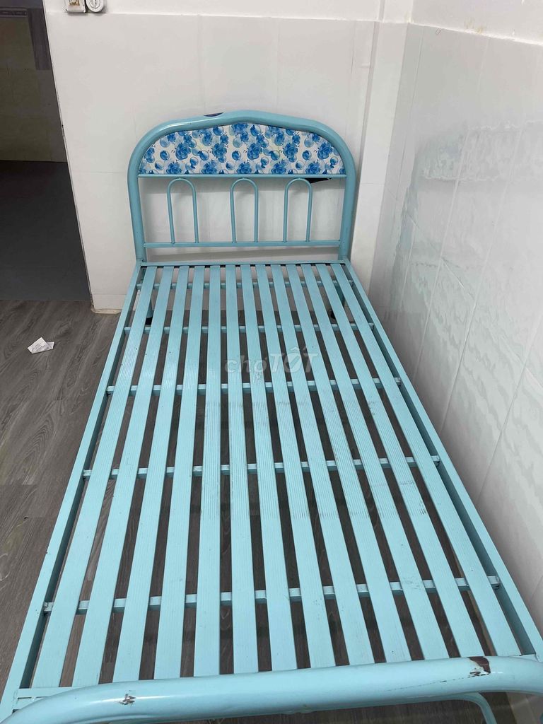 Giường đơn kim loại xanh dương. Mua bán Giường, chăn ga gối nệm tại Quận 8 Tp Hồ Chí Minh được đăng bởi Hà Ngọc Thư hình 1