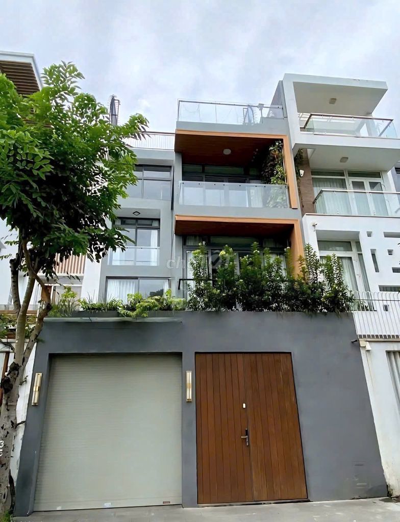 Аренда · 5 комн. · 128 м² · Quận 11, ул. Đường Số 3