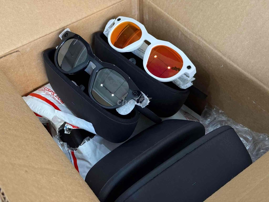 Kính thông minh Oakley Đen Trắng. Mua bán Thiết bị đeo thông minh tại Quận 10 Tp Hồ Chí Minh được đăng bởi Phan Sơn hình 1
