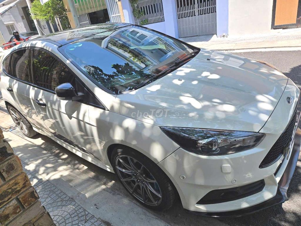 Bán Ford Focus Sport full 2018. Mua bán Ô tô tại Quận Ngũ Hành Sơn Đà Nẵng được đăng bởi Lê Thu Hằng hình 4