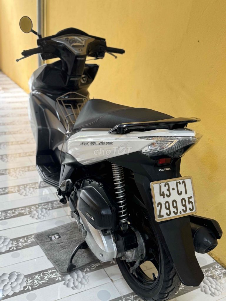 Honda Air Blade 125 Trắng đen. Mua bán Xe máy tại Quận Sơn Trà Đà Nẵng được đăng bởi Minh Dũng bán trả góp 136 vân đồn  hình 3