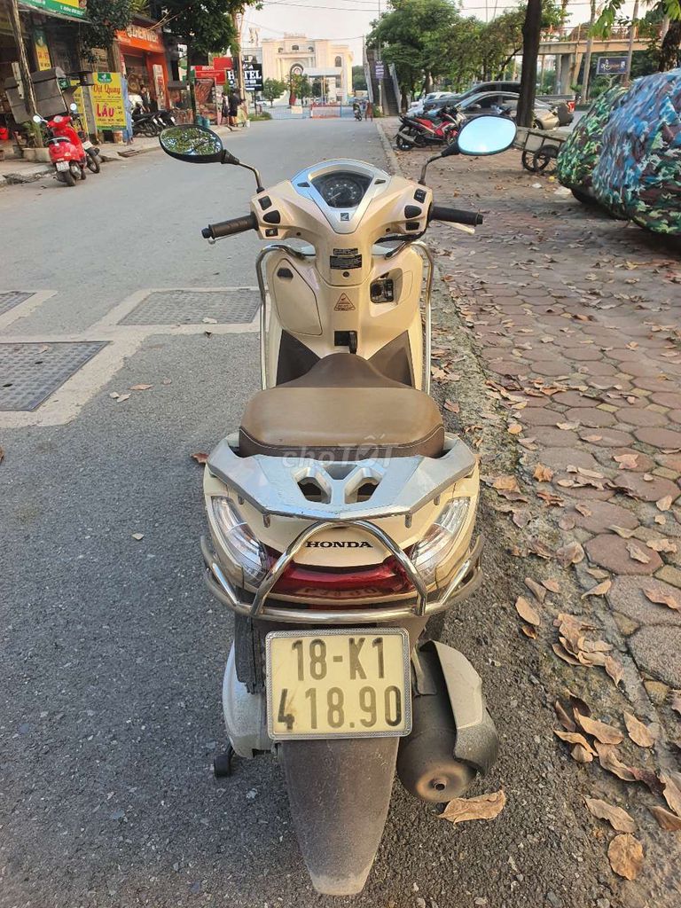 Honda Lead Premium Edition 2019, жемчужно-желтый