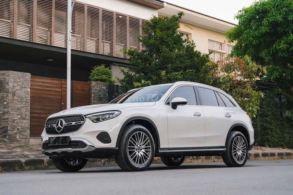 Mercedes GLC200 4matic 2023 Trắng. Mua bán Ô tô tại Quận 7 Tp Hồ Chí Minh được đăng bởi Hoàn Lee Xe Lướt hình 9