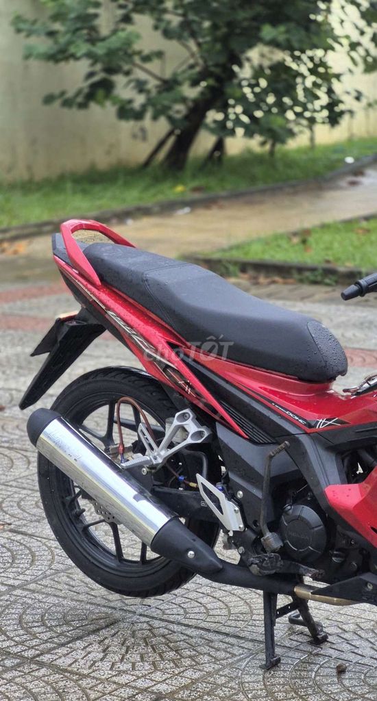 Honda Sonic 150 красно-черный, в отличном стоковом состоянии