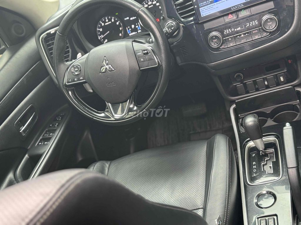Mitsubishi Outlander 2018 2.0CVT Premium. Mua bán Ô tô tại Quận Cẩm Lệ Đà Nẵng được đăng bởi Anh Tân hình 12